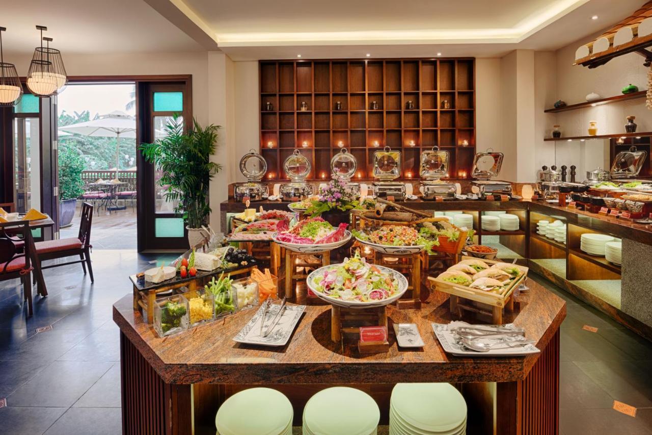 Rivertown Hoi An Resort & Spa Екстериор снимка A buffet at a hotel