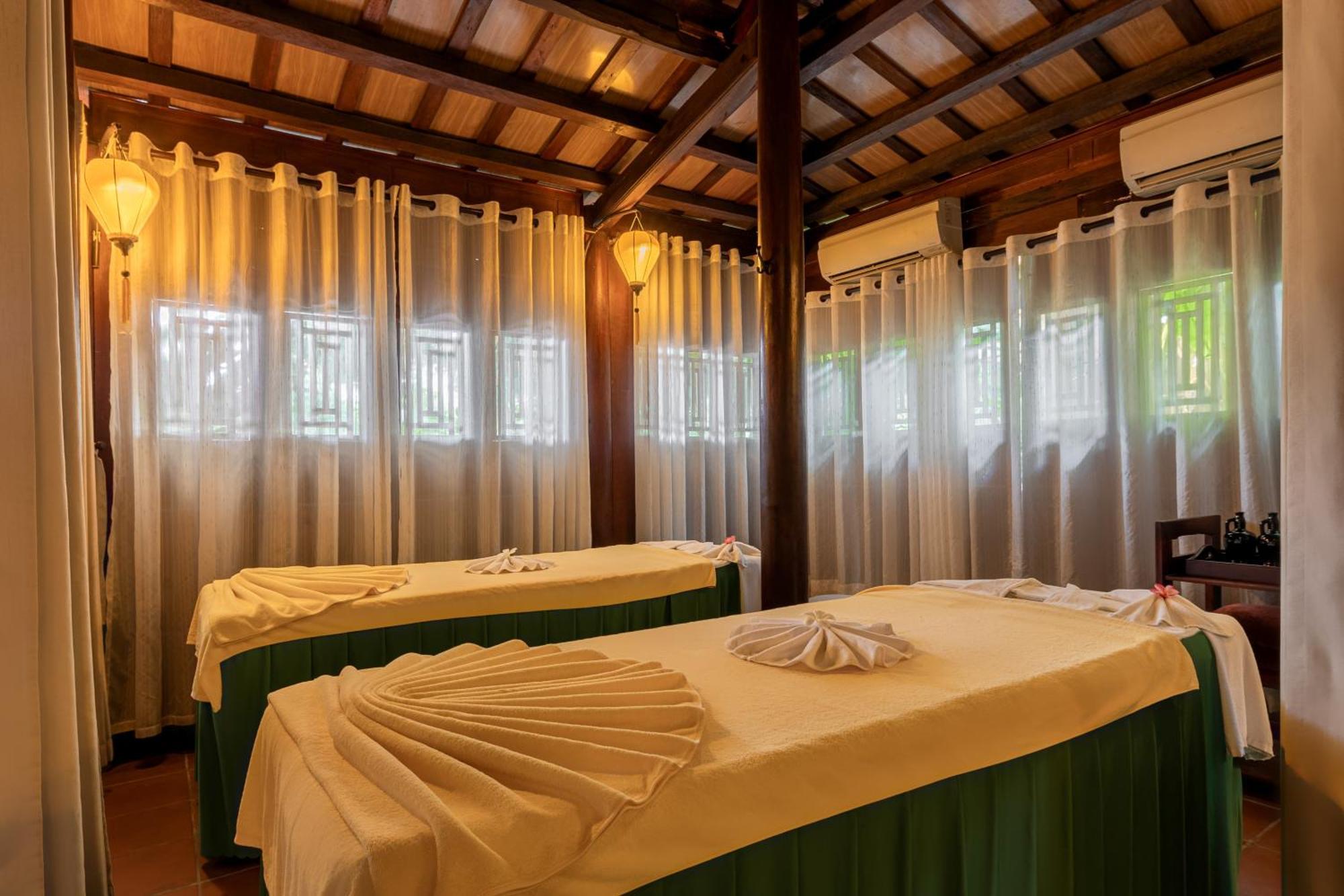 Rivertown Hoi An Resort & Spa Екстериор снимка A massage room at a spa in Vietnam