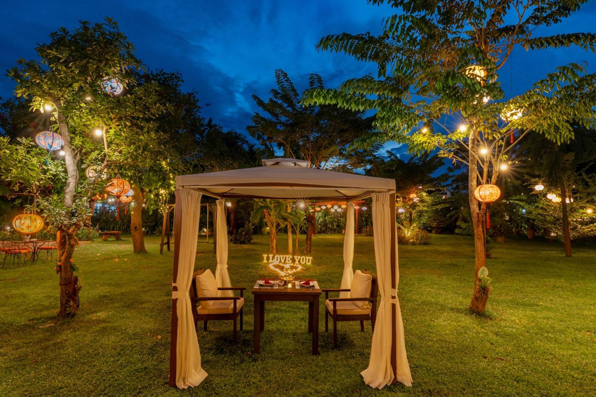 Rivertown Hoi An Resort & Spa Екстериор снимка The Garden at The Royal