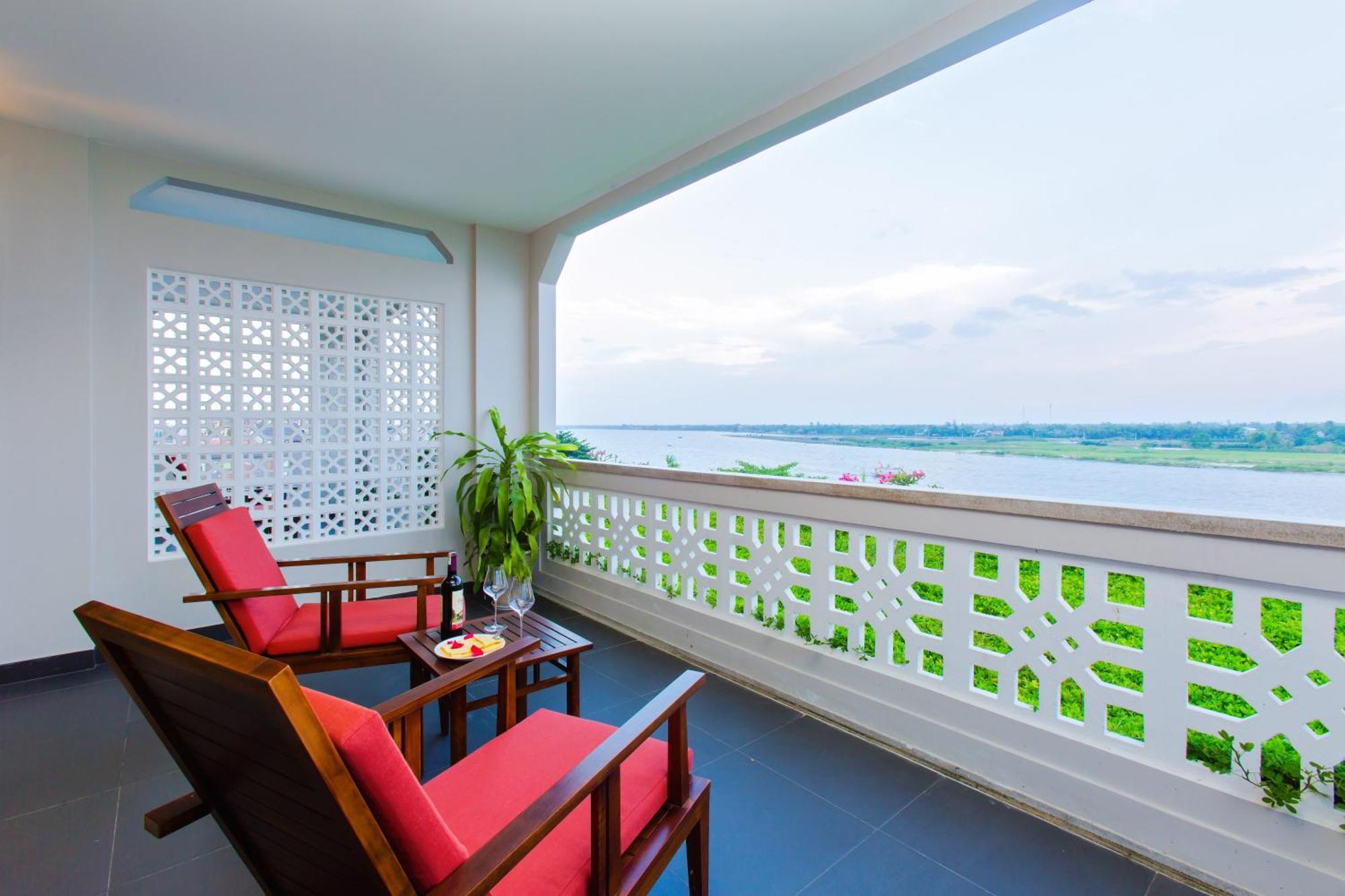 Rivertown Hoi An Resort & Spa Екстериор снимка A balcony at the hotel